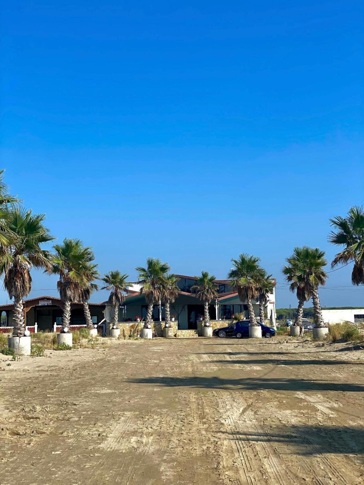 Hotel Saint Tropez Durres 4*